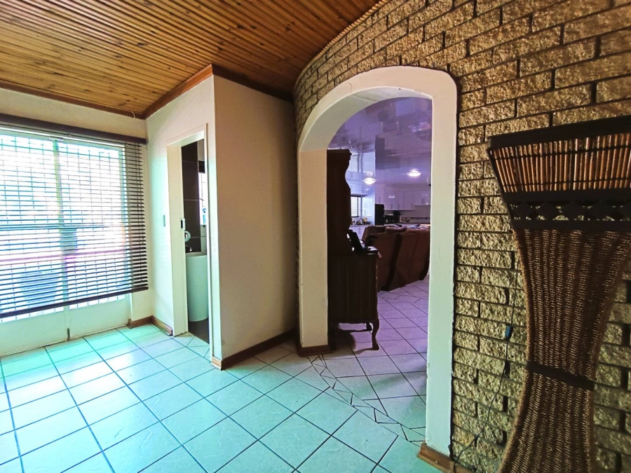 4 Bedroom Property for Sale in Langenhovenpark Free State